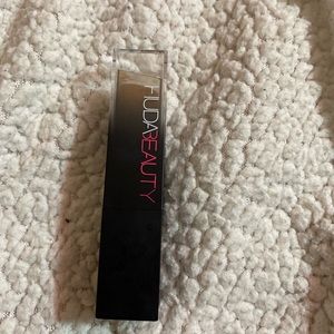 HUDA BEAUTY - Coverage Foundation Stick